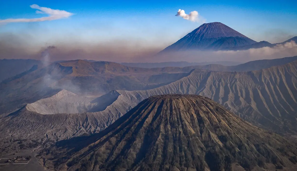 Kawasan Taman Nasional Bromo Tengger Semeru (TNBTS) dari puncak penanjakan 1 di Kabupaten Pasuruan, Jawa Timur, Kamis, 13 Agustus 2026. (AFP/ Juni Kriswanto)