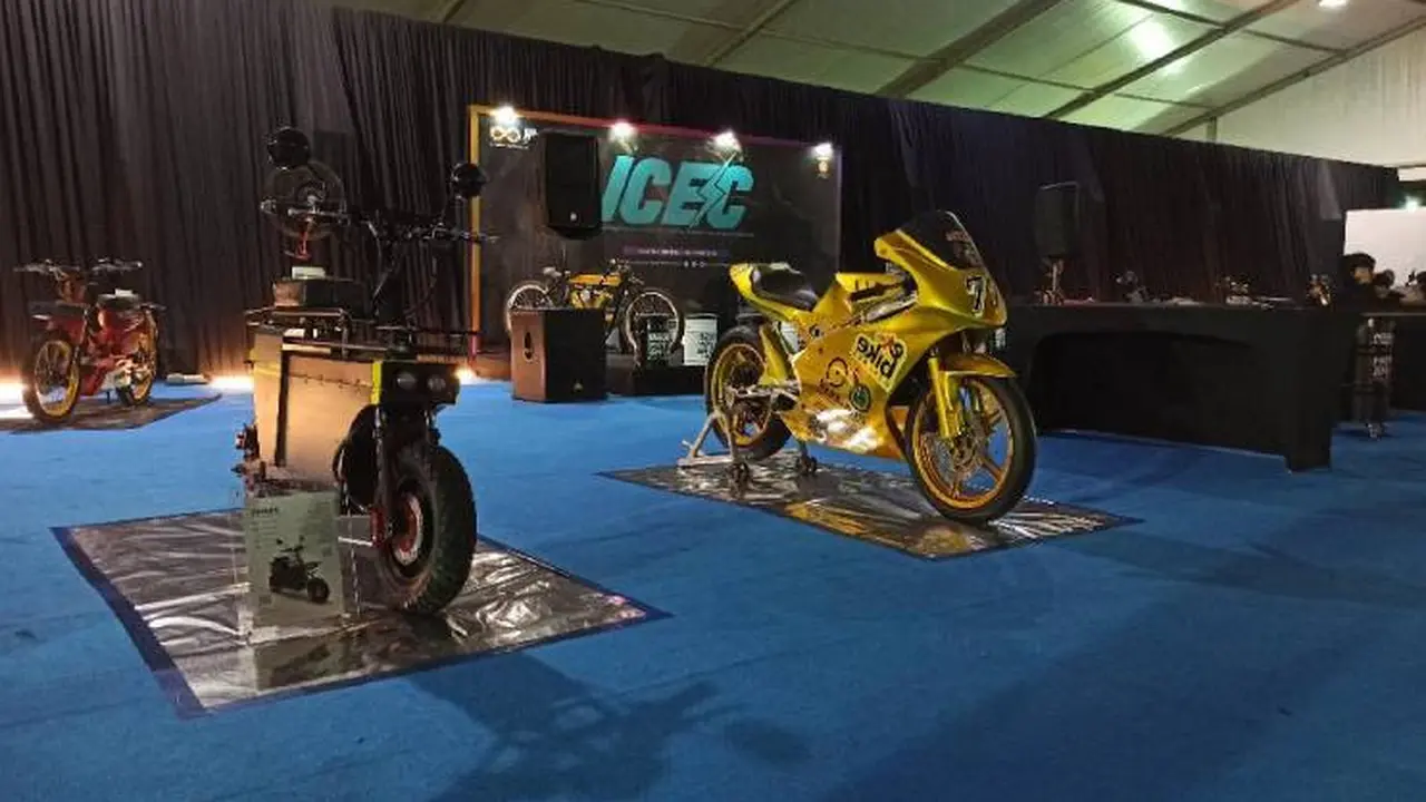 Motor listrik menjadi salah satu poin yang diangkat oleh penyelenggara IIMS Hybrid 2022 untuk pengunjung (Fahmi/Liputan6)