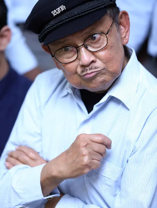"Beberapa waktu lalu, di koran Jerman saja film Rudy Habibie bisa muncul setengah halaman, apalagi di Indonesia ya kan," ucap BJ Habibie. (Nurwahyunan/Bintang.com)