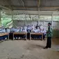 Salah satu contoh kerusakan ruang kelas Sekolah Dasar (SD) dengan ketegori berat di Garut, Jawa Barat, yang harus segera mendapatkan pembangunan dari pemerintah. (Liputan6.com/Jayadi Supriadin)