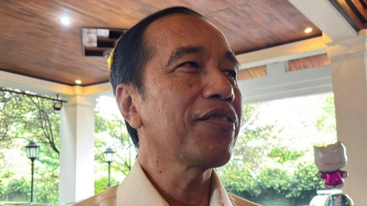 Singkat dan Padat Sambil Tersenyum, Ini Komentar Jokowi Usai Hasto Kristiyanto Jadi Tersangka