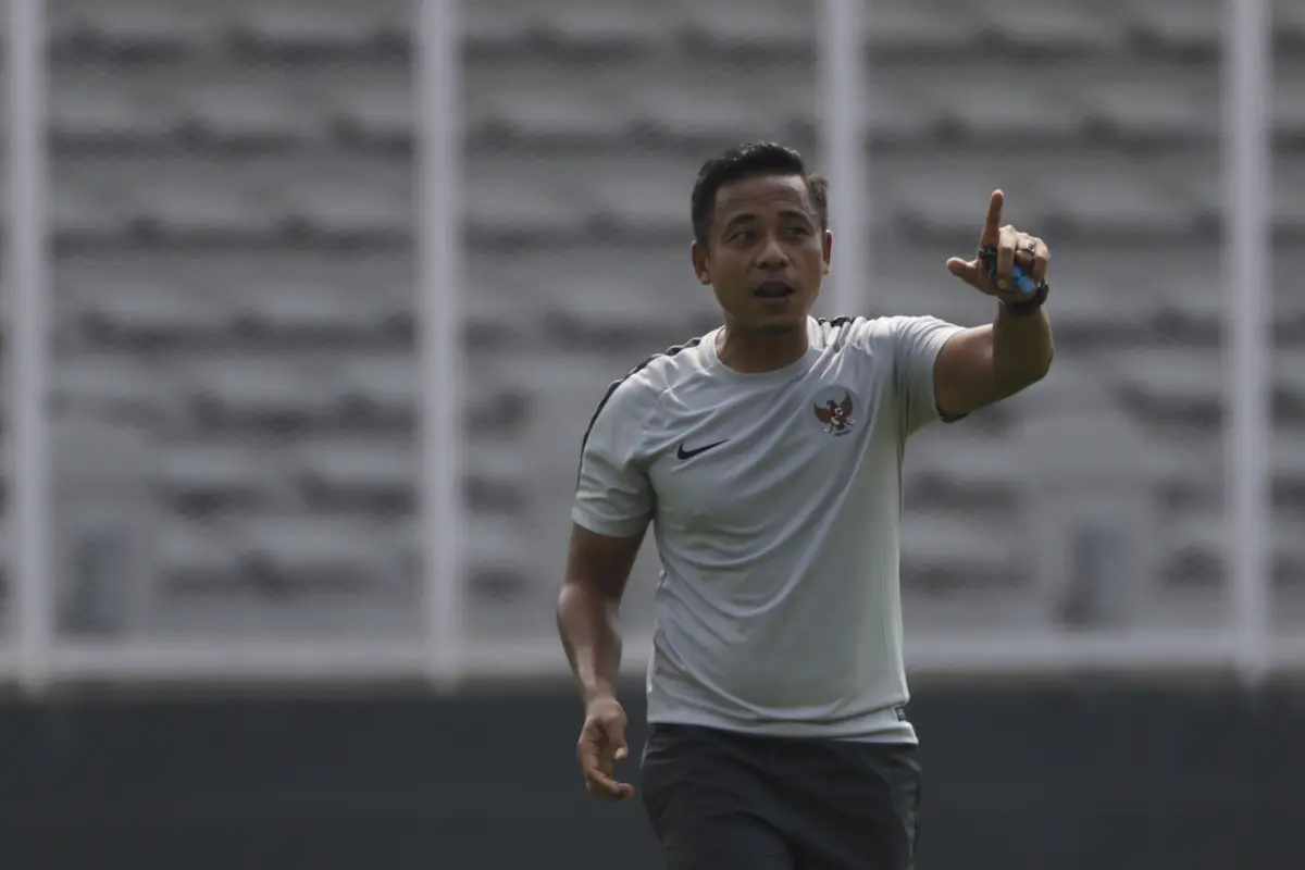 Asisten pelatih Timnas Indonesia U-22, Yunan Helmi. (Bola.com/Vitalis Yogi Trisna)