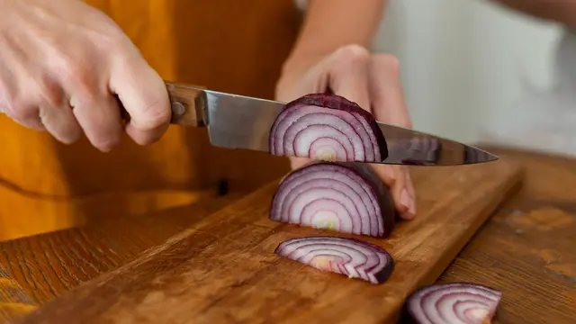 Cutting an Onion