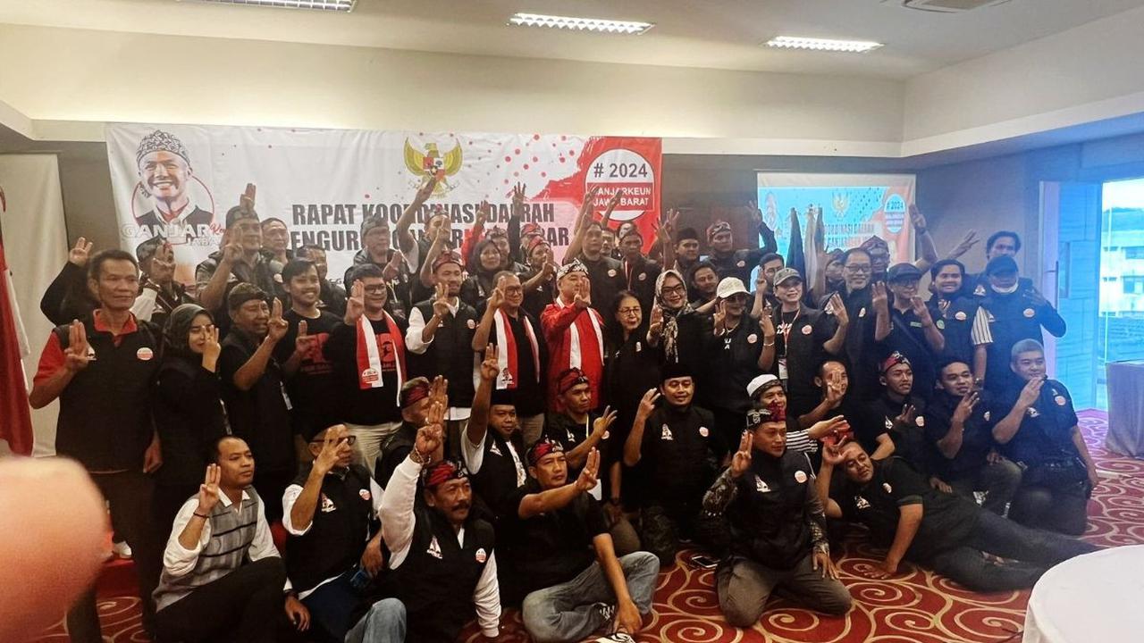 Kemudian ia berpesan kepada para relawan yang bergerak di lapangan maupun di media sosial agar selalu menjaga persaudaraan dan kedamaian dengan tidak menyerang paslon lain. <br>
