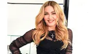 Madonna Melansir Masker dengan Kandungan Magnet