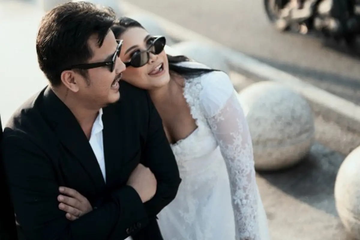 Model Gaun Brokat Boiyen saat Prewedding di Jogja
