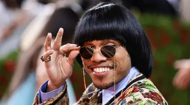 Penyanyi rap asal Amerika Anderson Paak atau Anderson .Paak menghadiri acara Met Gala 2022 di The Metropolitan Museum of Art di New York City pada 2 Mei 2022. Anderson Paak mencuri perhatian warganet di Indonesia karena dinilai berpenampilan seperti Pak Tarno saat Met Gala 2022. (Jamie McCarthy/Getty Images/AFP)