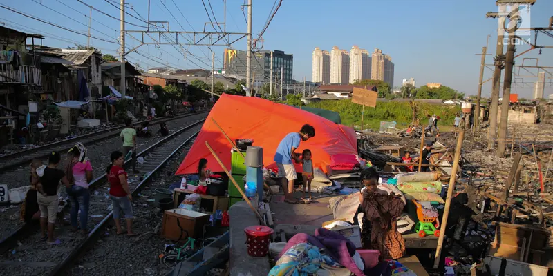 Hari Kedua Pasca Kebakaran, Warga Kampung Bandan Bertahan dengan Tenda Seadanya