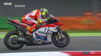 Pebalap Ducati, Andrea Iannone, tampil impresif pada sesi latihan bebas pertama MotoGP Assen, Jumat (24/6/2016). (Bola.com/Twitter/MotoGP)
