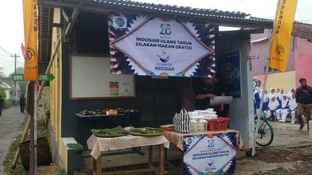 Salah satu warung Pecel  di Banyumas  yang diborong Indosiar dan gratis bagi masyarakat