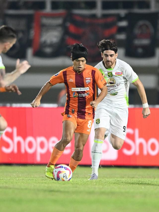 Kei Hirose dan Dejan Tumbas - Borneo FC Samarinda Vs Persebaya Surabaya di BRI Liga 1 2024/2025