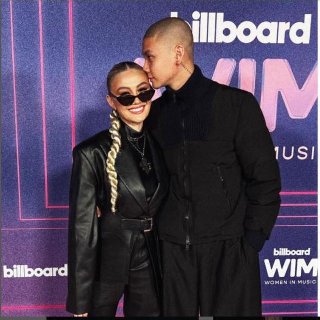 Gaya Serba Hitam Agnez Mo di Billboars Women in Music Awards 2022