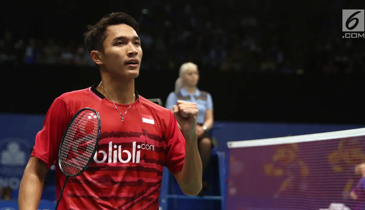 Tunggal Putra Indonesia, Jonatan Christie mengepalkan tangan saat laga melawan Hsu Jen Hao (Taiwan) di babak pertama Indonesia Open 2017 di Jakarta, Rabu (14/6). Jonatan sukses dengan skor 21-17 dan 21-15. (Liputan6.com/Helmi Fithriansyah)