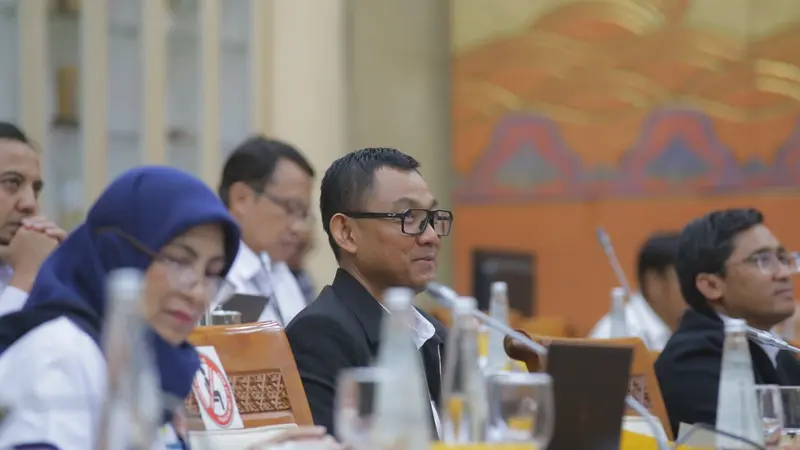 Direktur Utama PLN Darmawan Prasodjo dalam Rapat Dengar Pendapat (RDP) Komisi VI DPR RI, Rabu (15/2/2023).