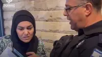 Rekaman video menggambarkan momen seorang wanita Palestina dan suaminya ditangkap di Israel atas tuduhan terorisme atas status WhatsApp-nya. (dok. Al Jazeera/Farel Gerald)