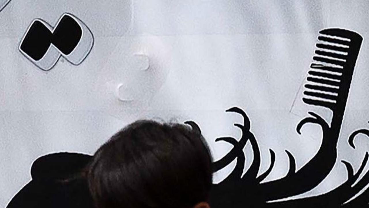 Pemerintah Barat dan organisasi internasional telah memberi isyarat bahwa pembatasan terhadap perempuan menghambat setiap kemungkinan kemajuan pengakuan internasional untuk pemerintahan Taliban.