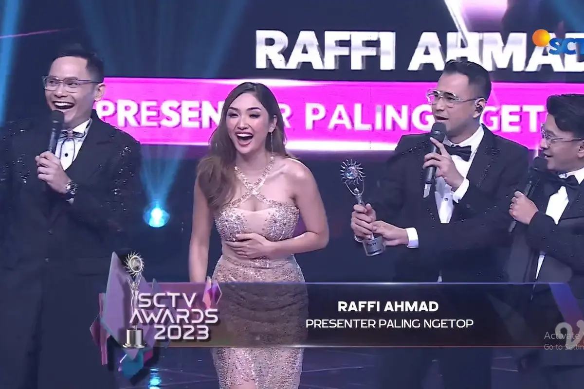 Raffi Ahmad Raih Pengahargaan Presenter Paling Ngetop dalam Ajang SCTV Awards 2023