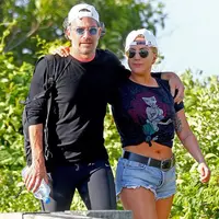 Pria tersebut kabarnya merupakan kekasih hati Gaga yang baru, namanya adalah Christian Carino. Pria yang berusia 48 tahun itu sudah tidak asing lagi di jagad hiburan Hollywood.  (doc.dailymail)