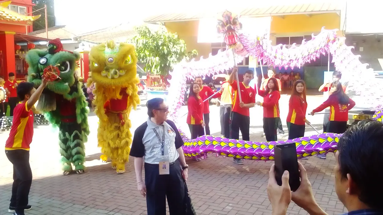 Barongsai dan Tarian Naga Sambut Kehadiran Pemantau Pemilu Asing
