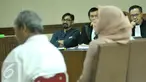 Terdakwa Andi Zulkarnaen Mallarangeng alias Choel Mallarangeng mendengarkan kesaksian dari mantan anggota DPR, Angelina Sondakh dalam sidang lanjutan kasus korupsi Hambalang di Pengadilan Tipikor Jakarta, Senin (15/5). (Liputan6.com/Helmi Afandi)