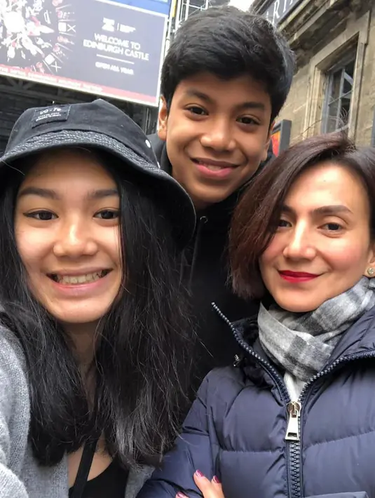 Paras cantik dan awet muda dari ibu empat orang anak ini selalu menuai pujian dari netizen. (Liputan6.com/IG/@wanda_hamidah)