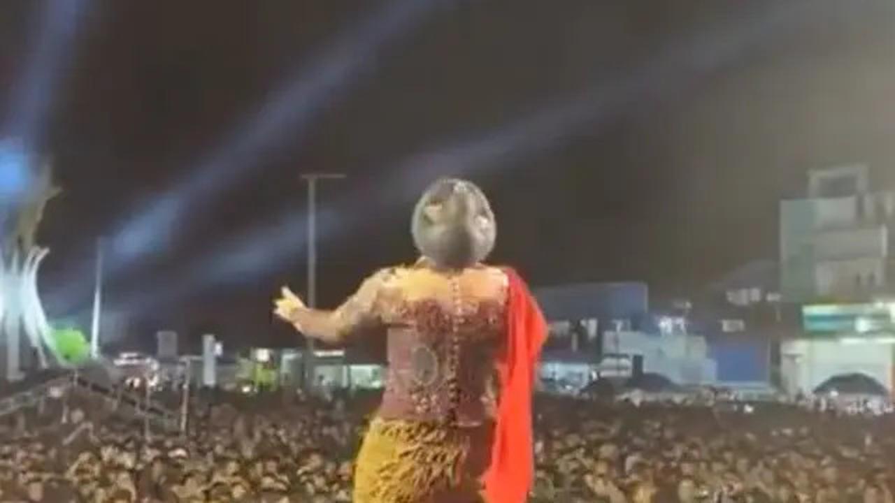 Beda Sikap antara Gus Miftah dengan Penyanyi Niken Salindry saat Ada Pedagang Es Keliling