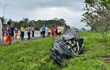 Kecelakaan Maut Tol Semarang Solo, Travel Hiace Ringsek Tabrak Truk Tewaskan Dua Orang di Tempat