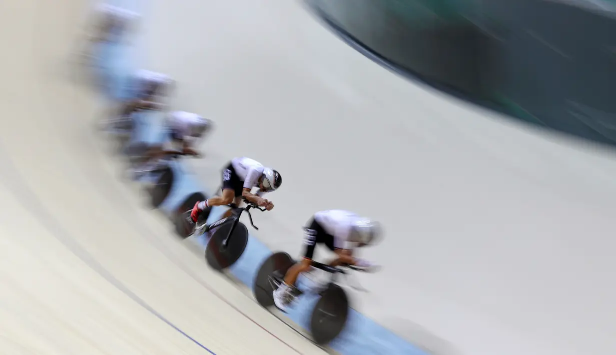 Para pebalap Jerman berlatih jelang Olimpiade Rio 2016 di Rio Olympic Velodrome, Rio de Janeiro, Brasil, (2/82016). (AP Photo/Patrick Semansky)
