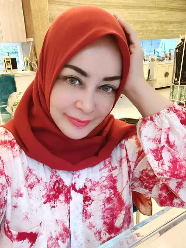 Dipuji Awet Muda, Ini 7 Potret Terbaru Chintami Atmanagara di Usia 59 Tahun