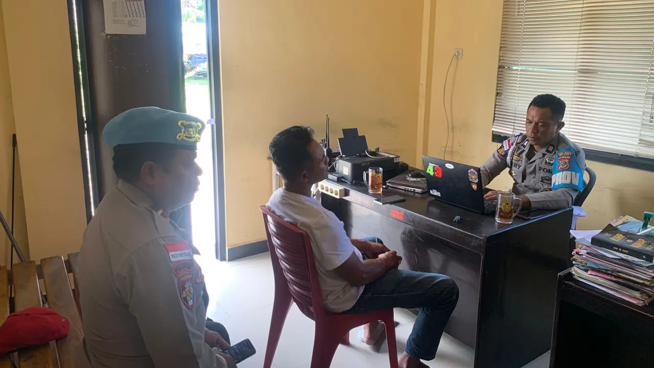 Aipda MR, polisi yang jadi bandar judi di rumah duka saat diperiksa Propam Polres Malaka