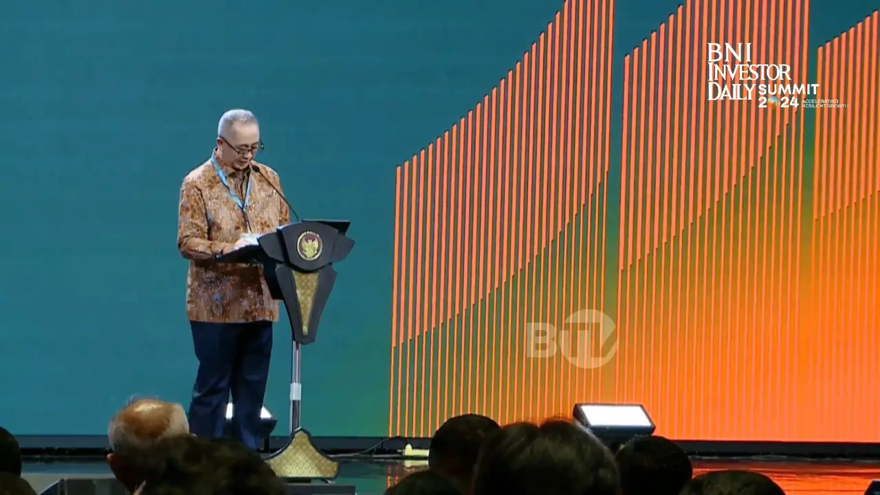 Direktur Utama PT Bank Negara Indonesia (Persero) Tbk (BNI) Royke Tumilaar,  di BNI Investor Daily Summit 2024, di JCC, Jakarta, Selasa (8/10/2024).