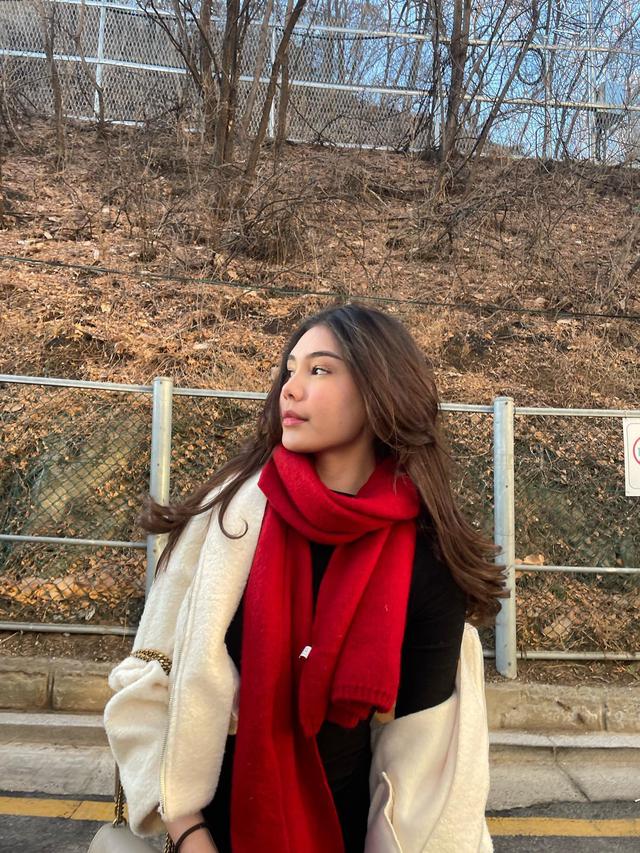 7 Potret Lea Ciarachel Liburan Ke Korea Selatan, Tampil Menawan Pakai Hanbook