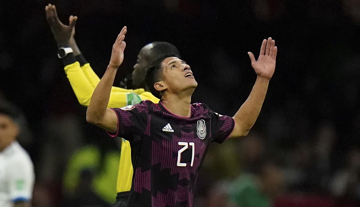 Gol pertama Meksiko dicetak oleh Carlos Antuna pada menit ke-17. (AP/Eduardo Verdugo)