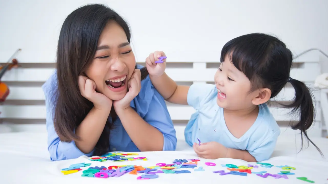 Ilustrasi bermain dan belajar bersama anak/freepik.com/jcomp
