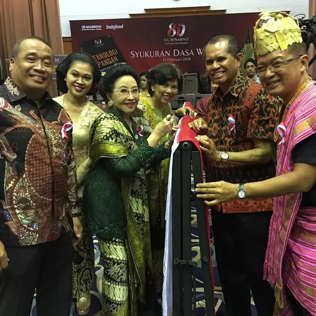 8 Gaya Anggun Mooryati Soedibyo dalam Kebaya yang Akan Dikenang Sepanjang Masa