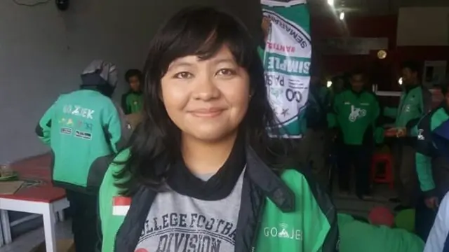 Mahasiswi Foto Pakai Jaket Ojol saat Wisuda, Kisah Perjuangan Ada di Baliknya