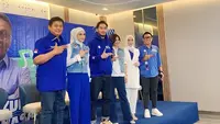Jeje Govinda dan Nisya Ahmad resmi bergabung dengan Partai Amanat Nasional (PAN), hari ini, Senin, (7/8/2023). (Liputan6.com/ Elza Hayarana Sahira)