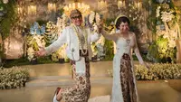 Detail Busana Akad Nikah Andre Taulany dan Amanda Rigby, Perpaduan Tradisi dan Sentuhan Personal