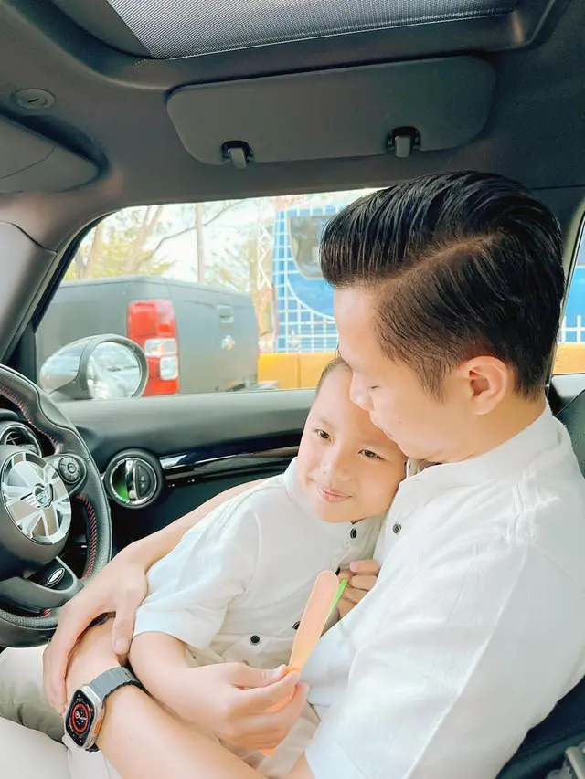 Potret Yusuf saat Bermanja dengan Ikram (Sumber: Instagram/@ikram_rsd)