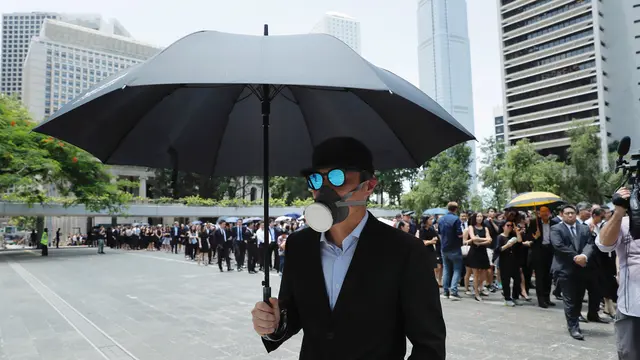 Kenakan Jas, Ratusan Pengacara Hong Kong Ikut Demo Tolak RUU Ekstradisi