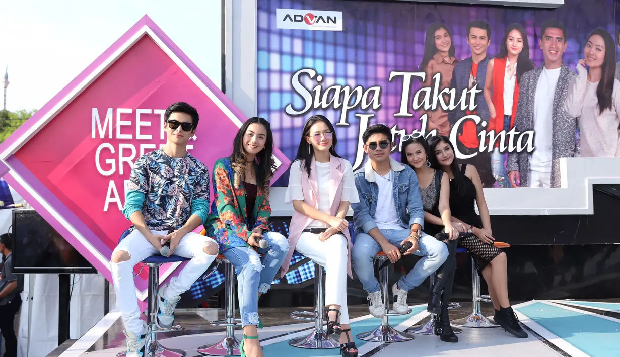 Dari pantauan Bintang.com para penggemar yang didominasi remaja putri itu terlihat memadati area tempat Meet and Greet sejak siang sebelum acara dimulai. (Daniel Kampua/Bintang.com)