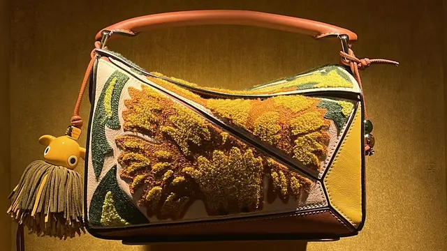 LOEWE Rayakan 10 Tahun Tas Puzzle Lewat Koleksi Re-edition Ikonik, Hanya Ada Satu di Tiap Dunia