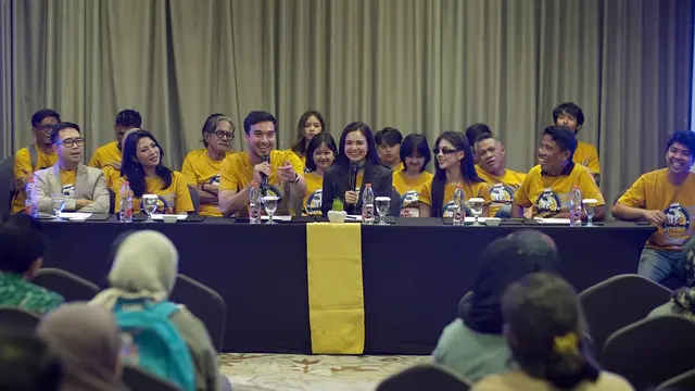 Para pemain dan kru film Puang Bos saat jumpa pers di Mallorca Room-Melia Hotel Makassar, baru-baru ini.