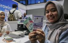 FOTO: Ribuan Warga Serbu Penukaran Uang Baru untuk Idulfitri di Hall Basket Senayan