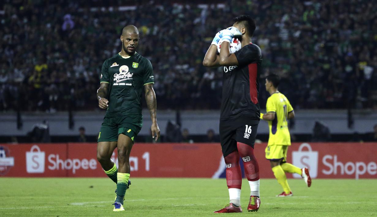 David da Silva - Striker berusia 30 tahun ini kembali ke Persebaya di putaran kedua Liga 1 2019 dan mencetak 14 gol. David Da Silva diharapkan mejadi mesin gol skuat Bajul Ijo dalam mengarungi Shopee Liga 1 2020. (Bola.com/Yoppy Renato)