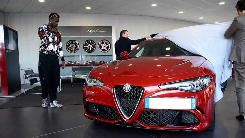 Mario Balotelli Beli Mobil Baru