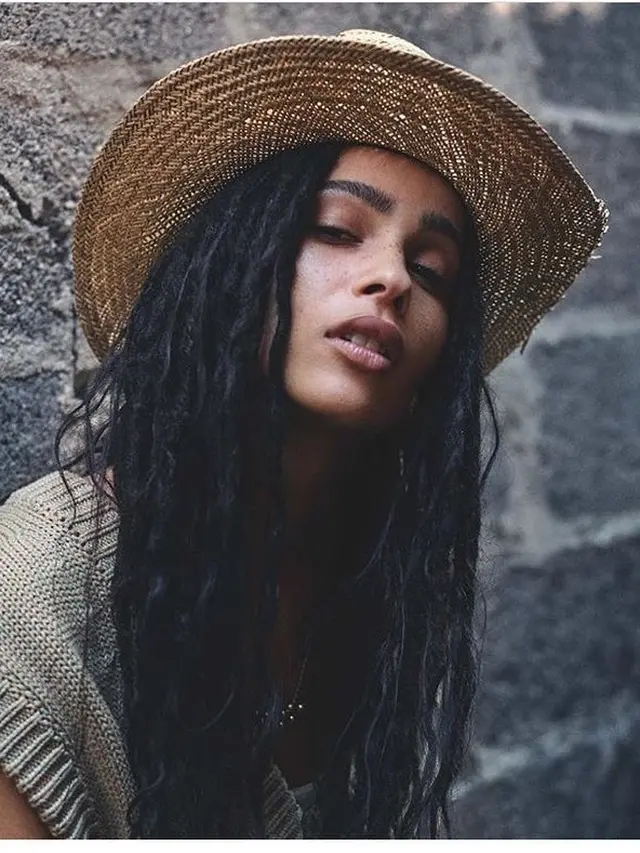 Pesona Zoe Kravitz (sumber: instagaram/zoeisabellakravitz)