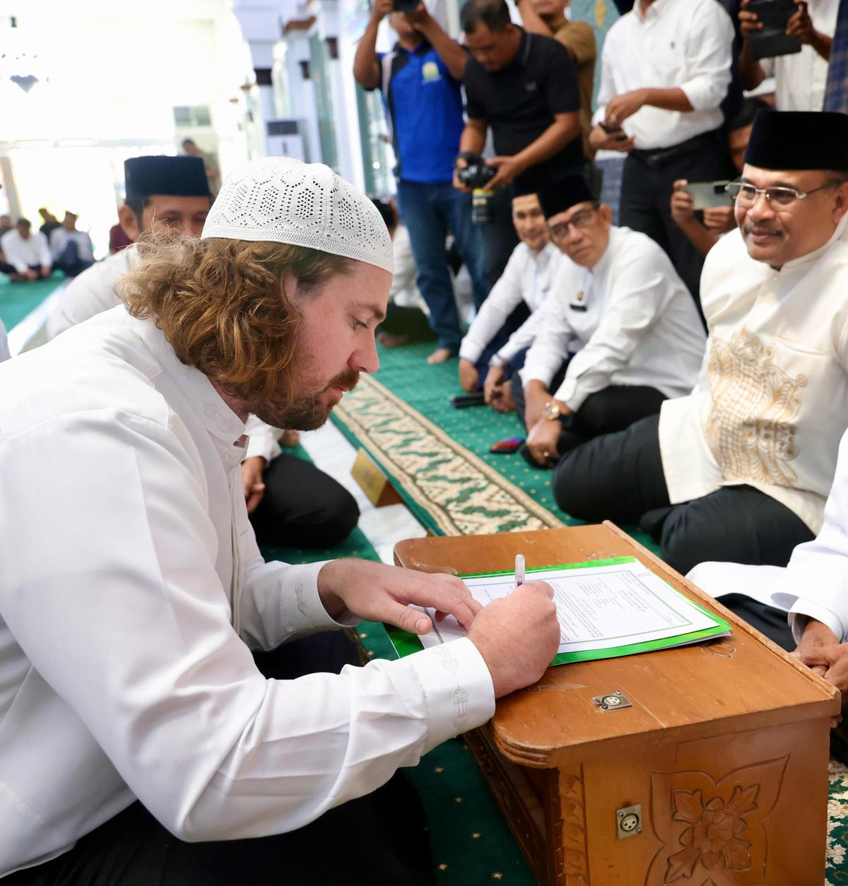 Bule Australia jadi Mualaf