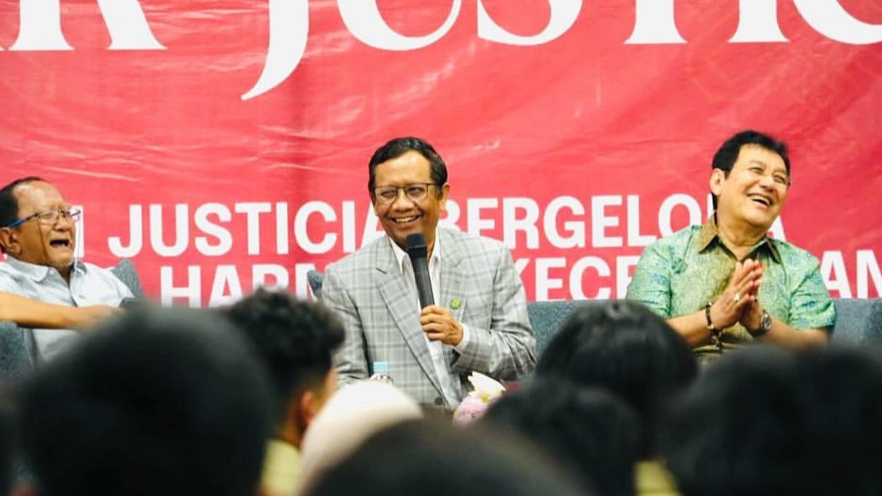 VIDEO: Lugas Mahfud "Tak Ada Lagi Cengkraman Pak Jokowi, Sudah Tak Berdaya Ngatur-ngatur!"