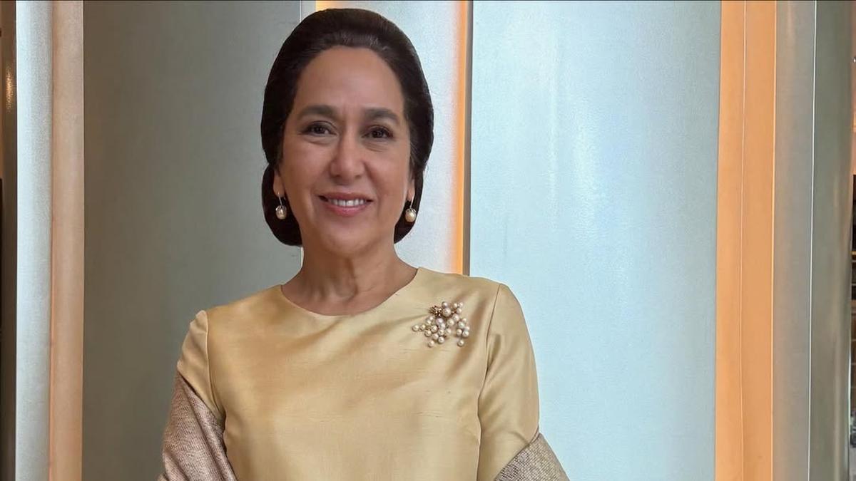 Potret Kartika Sari Dewi Kondangan Cucu Pertama Jusuf Kalla, Anggun Berkebaya dengan Sanggul Klasik